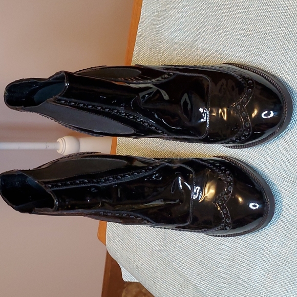 Cole Haan EUC black patent leather high heel booties 6.5 B - Picture 2 of 10